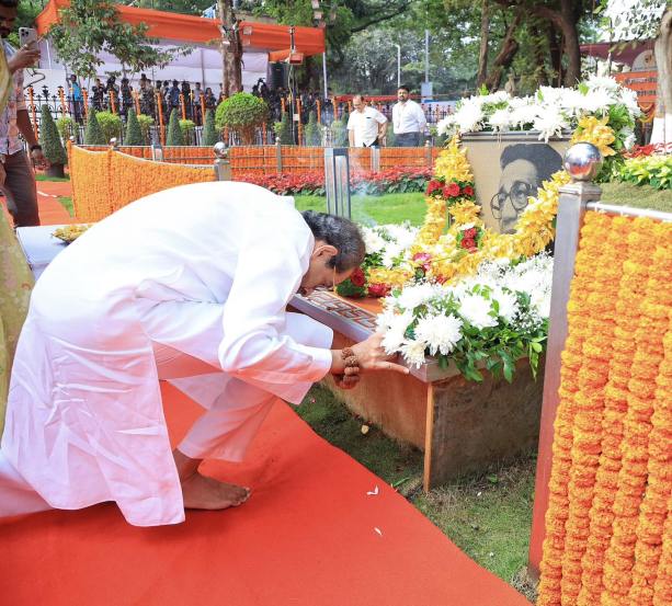 Balasaheb Thackeray Death Anniversary Today, marathi news, uddhav Thackeray