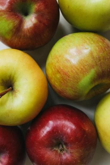 why is an apple must to include in your regular diet benefits of fibre rich apple