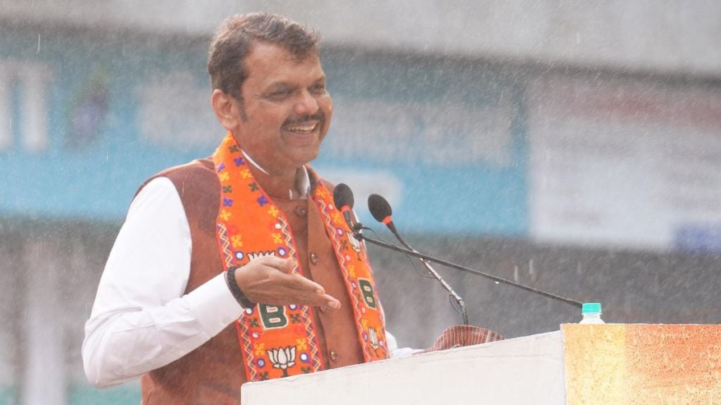 Devendra Fadnavis rally in rains