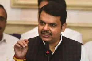 devendra fadnavis criticize uddhav thackeray for making video of bag checking