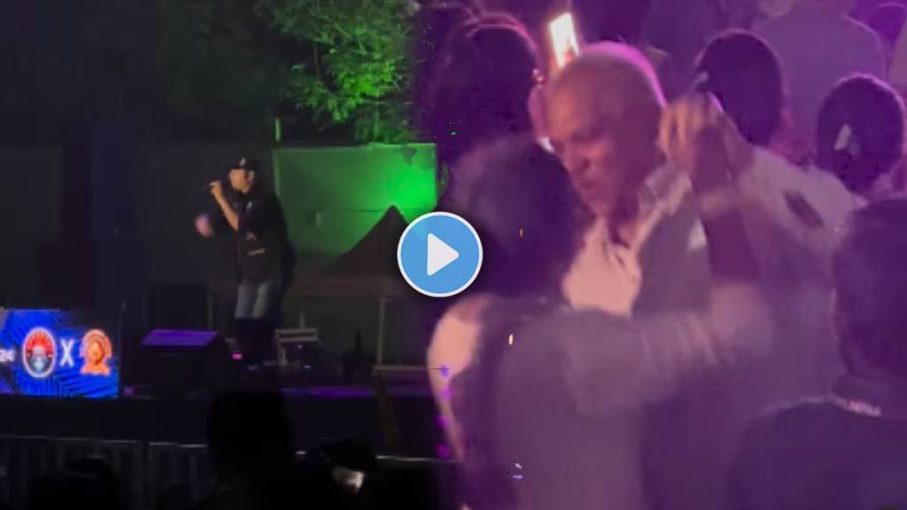 Elderly Couple Dancing At Mohit Chauhan's Concert