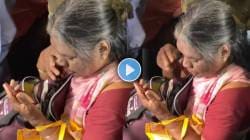 VIRAL VIDEO: मैं अपनी फेव्हरेट हूँ! ट्रेनमध्ये आजी करतेयं मेकअप; गर्दीत नट्टापट्टा करताना पाहून नेटकरी म्हणाले, ‘इतका कॉन्फिडन्स हवा…’