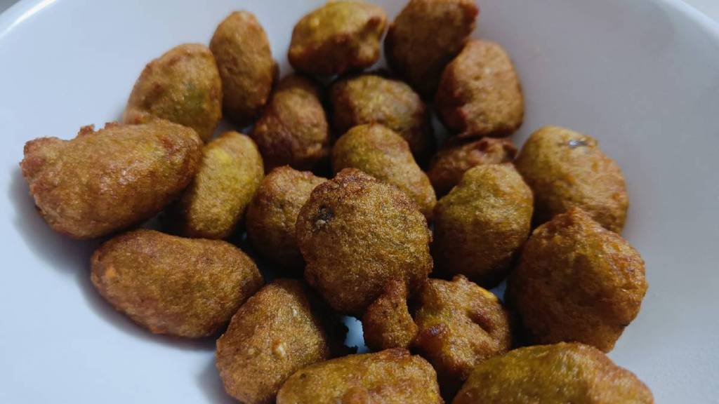 How To Make Moong Dal Pakode