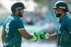 IND vs PAK Hong Kong Super 6 Pakistan Beat India by 7 Wickets Robin Uthappa Manoj Tiwary