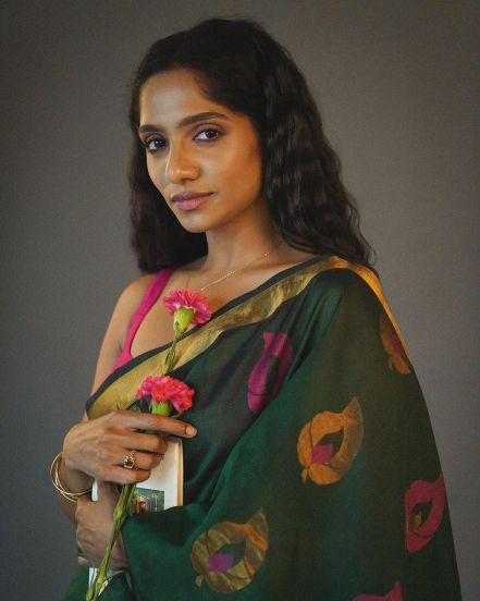 Actor and Comedian Jamie Lever shares her cute look in saree on social media