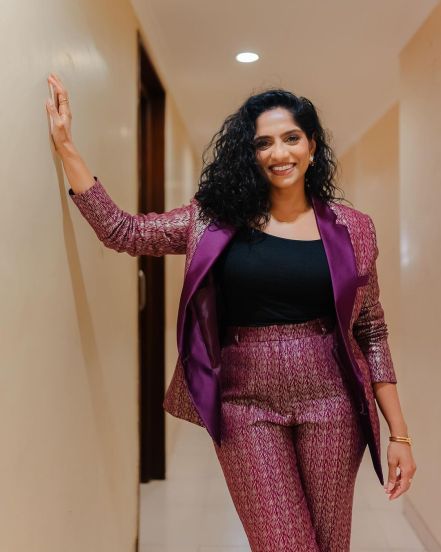 Actor and Comedian Jamie Lever shares her cute look in saree on social media