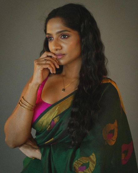 Actor and Comedian Jamie Lever shares her cute look in saree on social media