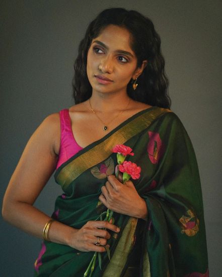 Actor and Comedian Jamie Lever shares her cute look in saree on social media