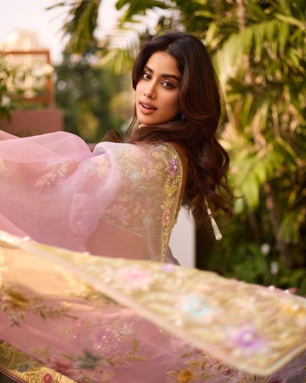 Janhvi Kapoor Pink Saree Look