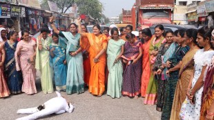 Protest against obscene remarks of BJP leader Pasha Patel in Karjat Jamkhed by burning effigy