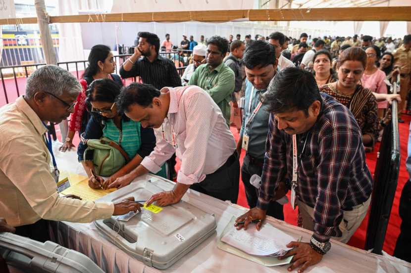 Maharashtra Assembly Election 2024 Politicians Voting