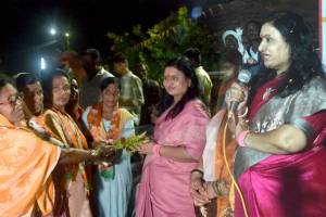 In chandrapur district assembly elections families of prominent candidates actively participated in campaigning