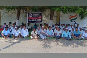 In yavatmal front of collectors office Shetkari Warkari Sangathan protested today while celebrated Black Diwali