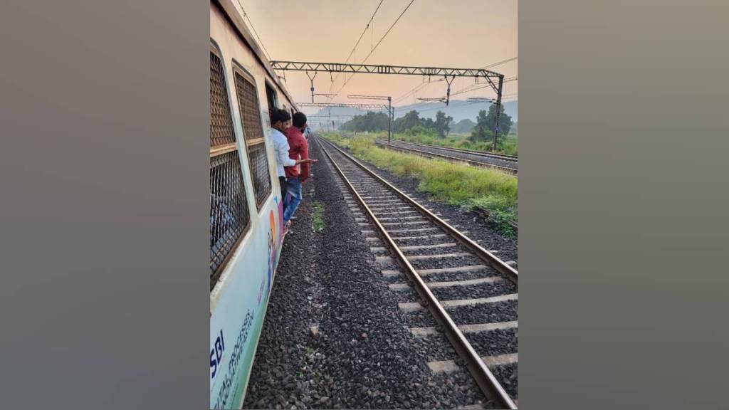 local express train got disrupted due to traffic jam at diva railway crossing gate