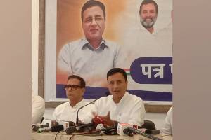 Randeep Surjewala promised Rs 7000 per quintal for soybeans if Maha Vikas Aghadi wins