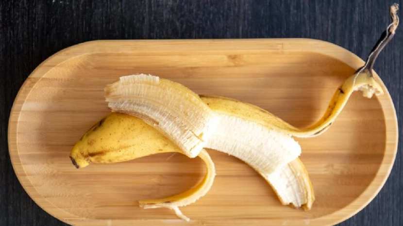 his simple remedy of banana peel will kill mosquitoes 