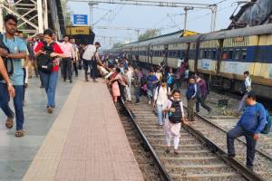 Upper Kopar railway station, Passengers Upper Kopar railway station,