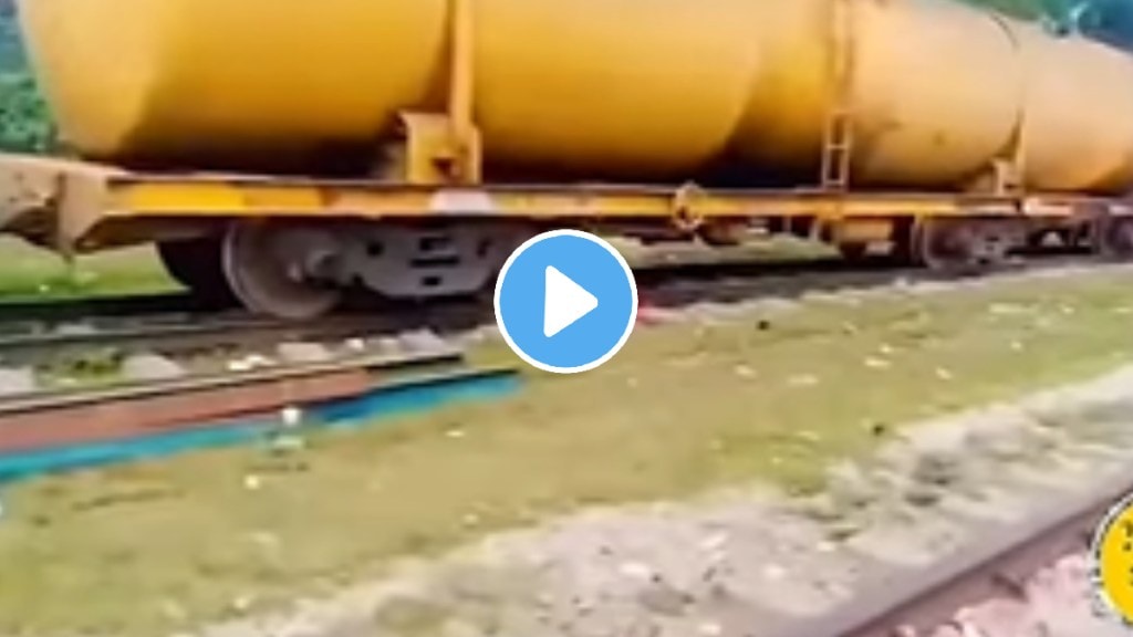 viral video a boy standing at moving train and falling from local train video