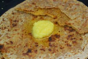 Makar Sankranti special Tilgul Poli Recipe In Marathi Til poli recipe in marathi