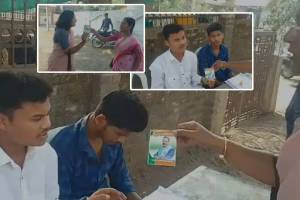 yavatmal At booth minor children held BJP candidate Madan Yerawars photo urging votes for BJP