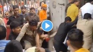 Shocking video up mathura vrindavan banke bihari mandir viral video guards fought with devotees