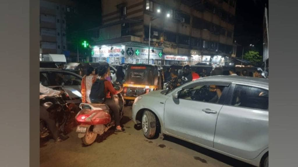 Mahatma Phule and Ghanshyam Gupte roads in Dombivli West face daily traffic jams