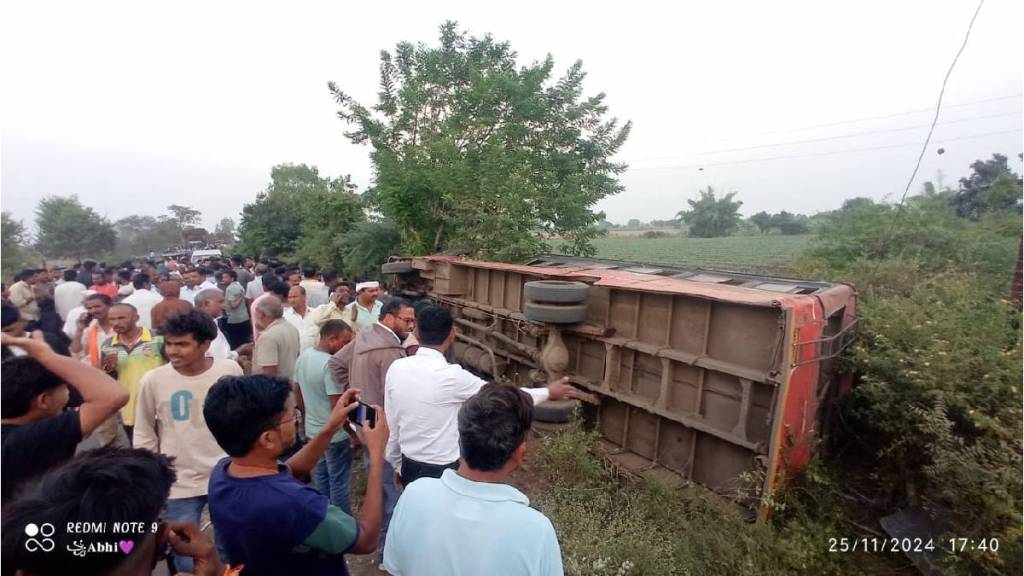 bus overturned near Rajni Fata in Taloda taluka of district on Monday Three passengers seriously injured