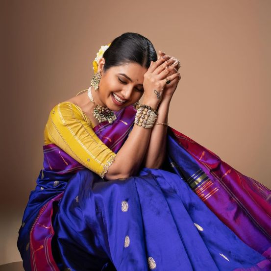 Prajakta Mali Muniya Paithani Saree Photoshoot