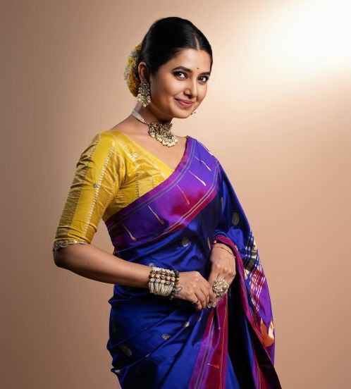 Prajakta Mali Muniya Paithani Saree Photoshoot