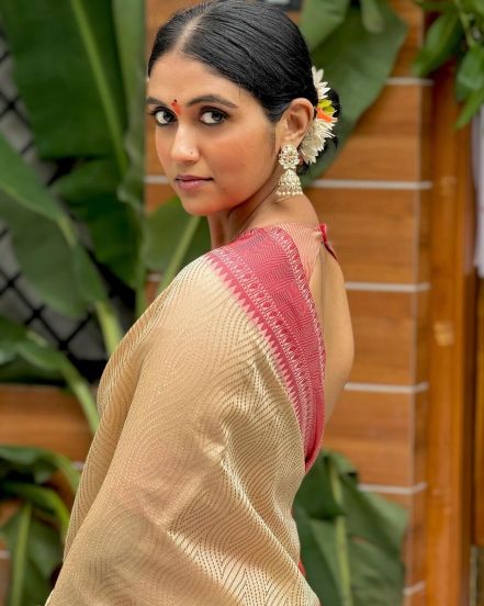 Rinku Rajguru Purple Paithani Saree