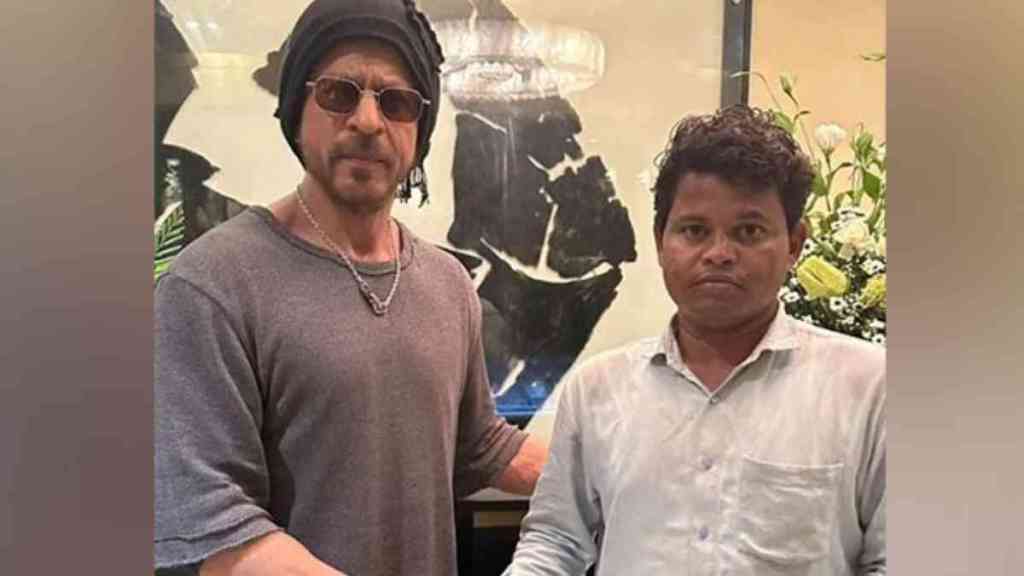 Shah Rukh Khan meets fan from Jharkhand who waited for him outside Mannat for 95 days