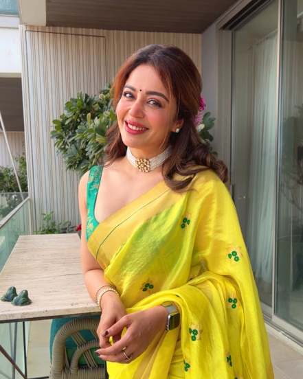 Actress nehha pendse saree look