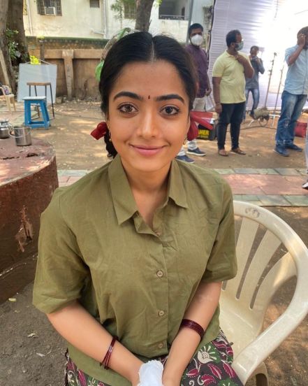 actress rashmika mandana shared unseen Photos from pushpa set allu arjun