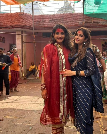 Bollywood Actres Raveena Tandon Visited Baidyanath Temple With Daughter Rasha