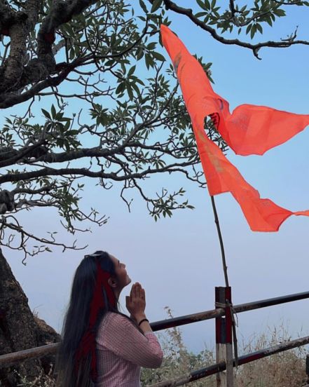 aarya ambekar visited Sajjangad fort 