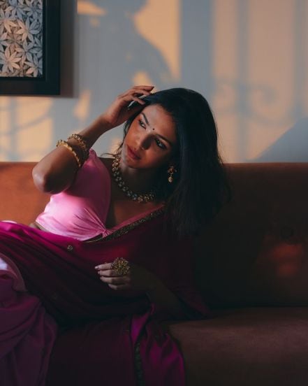 Shriya Pilgaonkar Saree Photoshoot