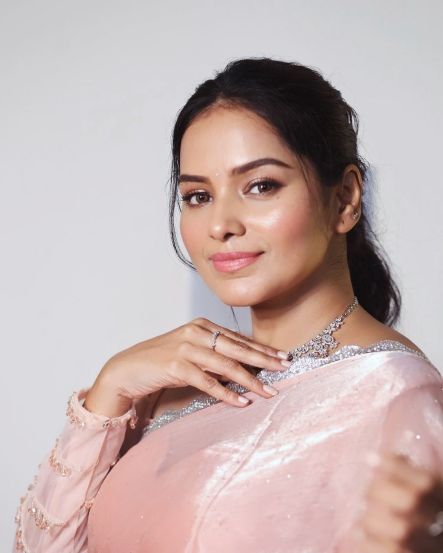 Actress Titeeksha Tawade shares her achievement of silver play button from youtube on social media