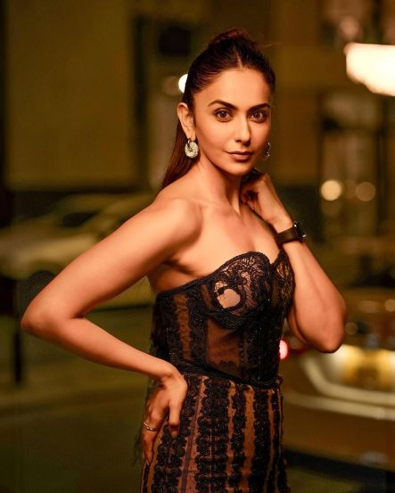 Rakul preet Singh in a bold look sahres photos on social media