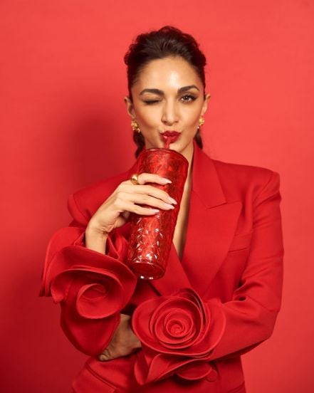 Actress Kiara Advani shares her Glamorous look on social media