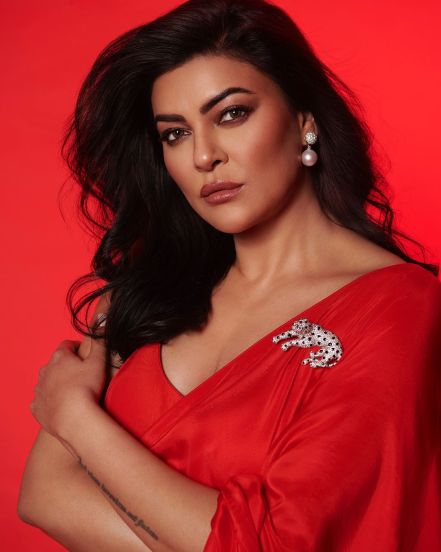 Actress Sushmita Sen shares her stunning look on instagram