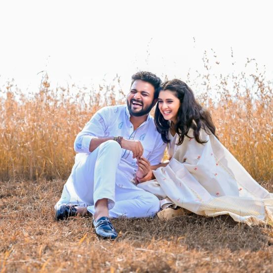 Dev Manus Fame Kiran Gaikwad express his love to Marathi actress Vaishnavi Kalyankar on social media