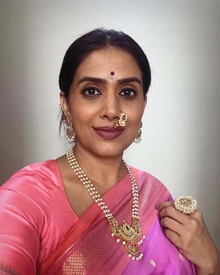 Sonali Kulkarni Green Silk Saree Look