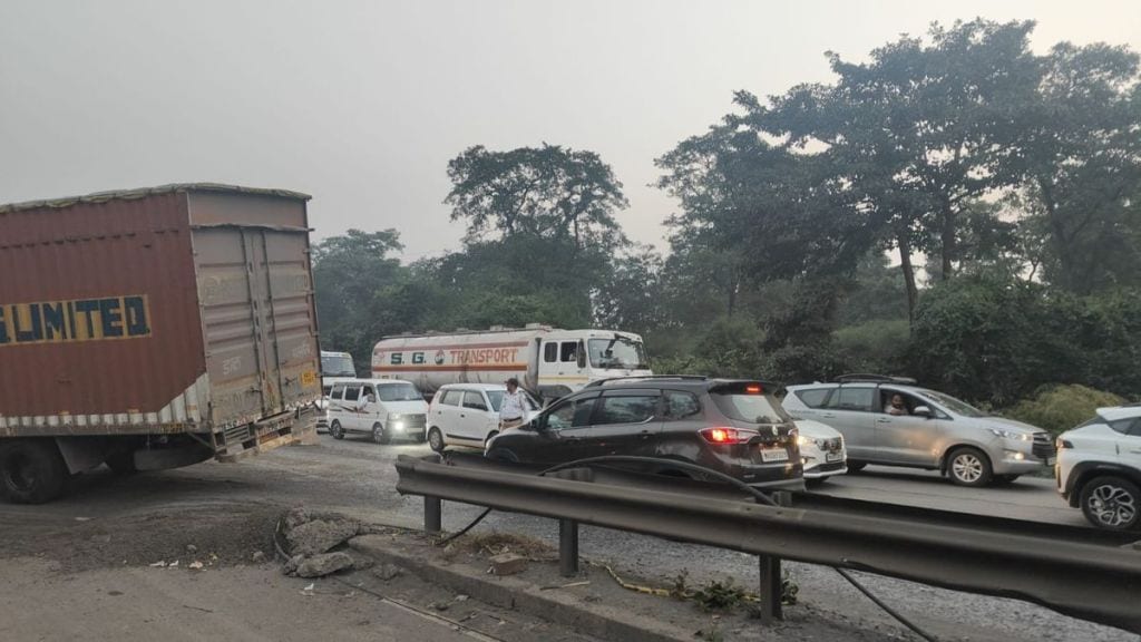 Traffic congestion on Mumbai Ahmedabad National Highway due to lack of planning