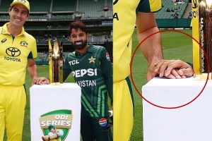 AUS vs PAK Fans Make Fun Of Mohammad Rizwan As He Holds Pat Cummins' Hand