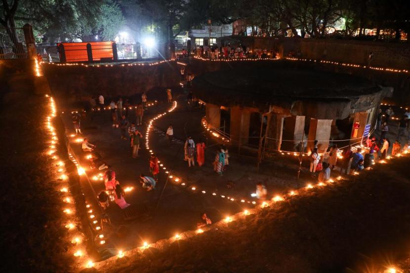 Tripurari Purnima Deepotsav Photos