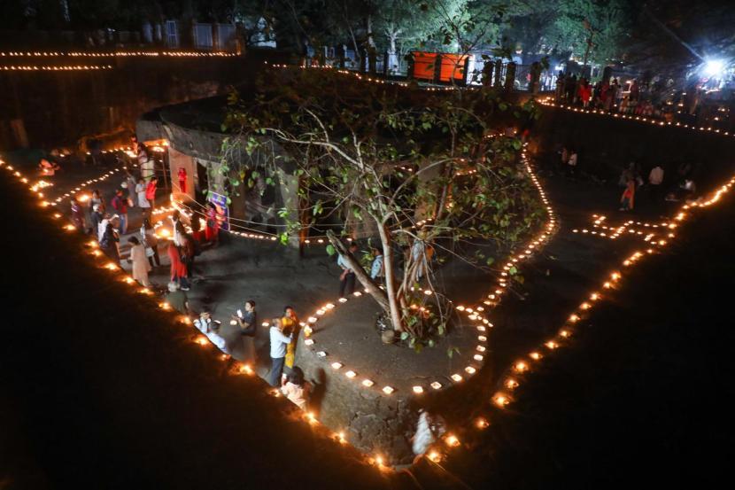 Tripurari Purnima Deepotsav Photos