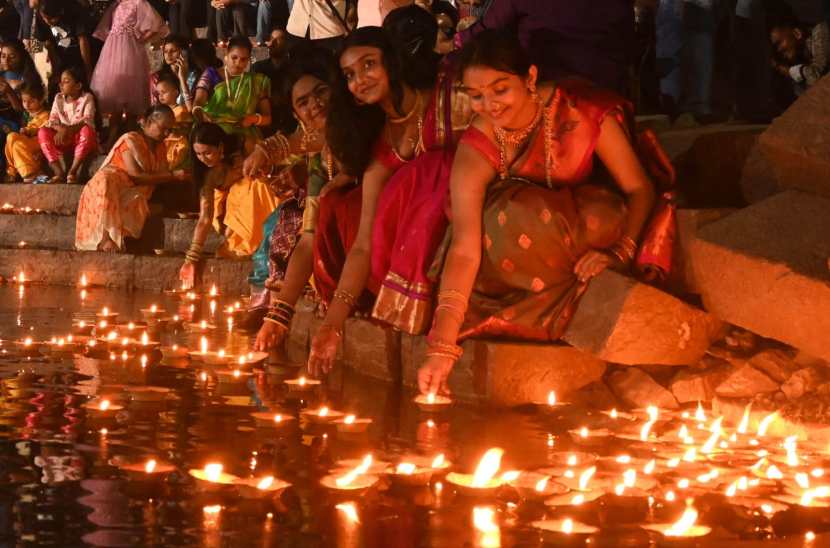 Tripurari Purnima Deepotsav Photos