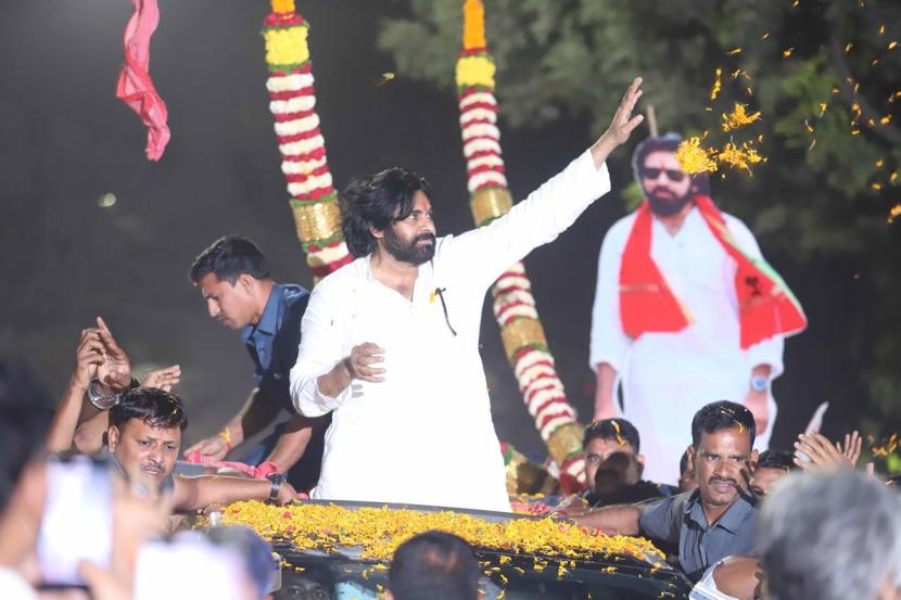 Telegu Superstar Pawan Kalyan in maharashtra assembly election 2024 photos