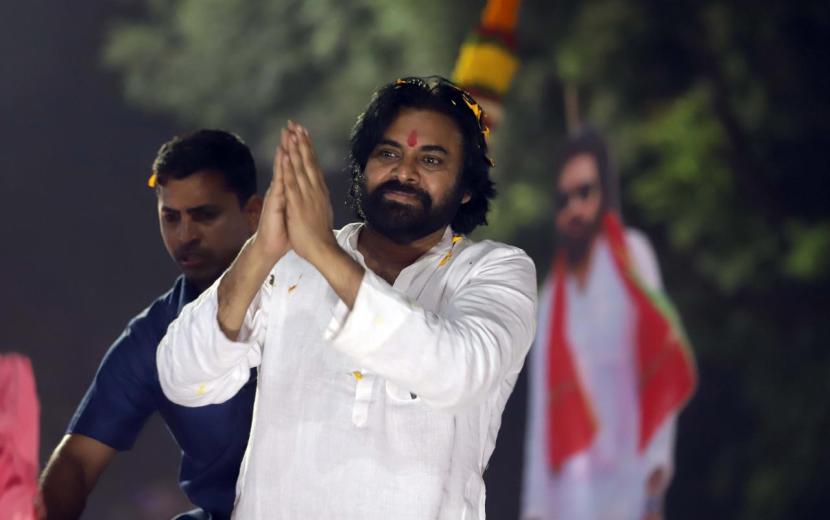 Telegu Superstar Pawan Kalyan in maharashtra assembly election 2024 photos