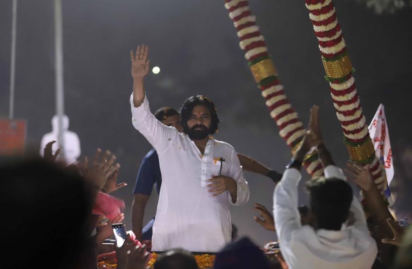 Telegu Superstar Pawan Kalyan in maharashtra assembly election 2024 photos